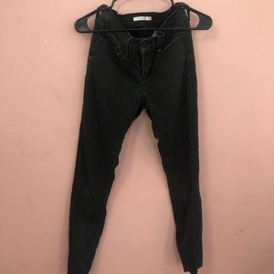 Levi’s Shaping Skinny Jeans!